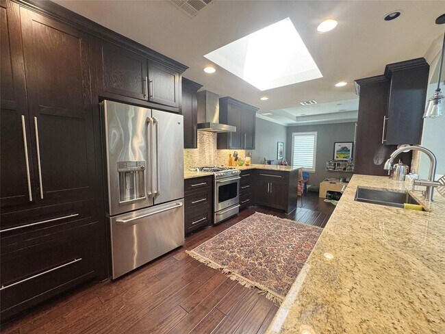 Foto del edificio - 4803 Woodside Dr