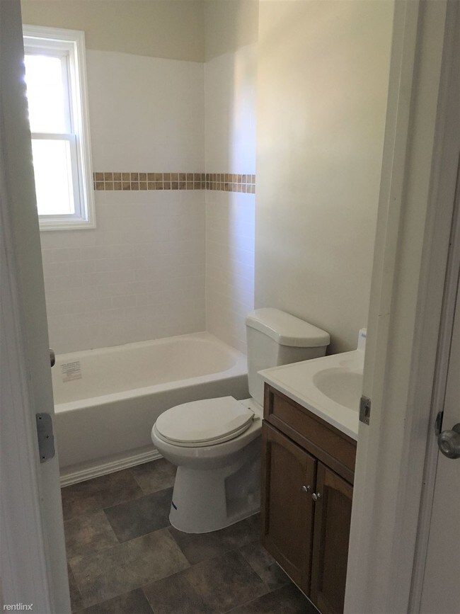 Building Photo - 1 br, 1 bath Apartment - 1504 Spruce St Apt 4