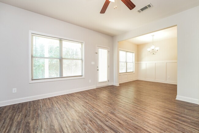 Building Photo - Inviting Locust Grove Home with 4 bedrooms