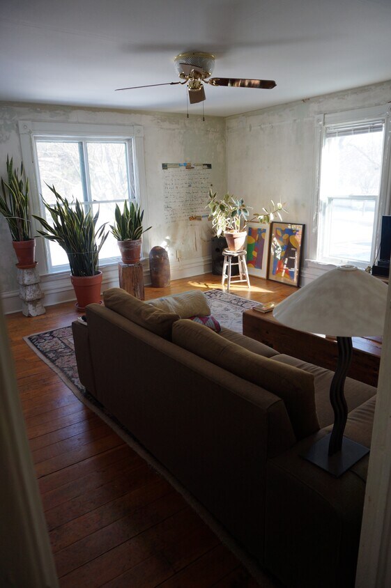 Living room 1 - 313 Ronalds St