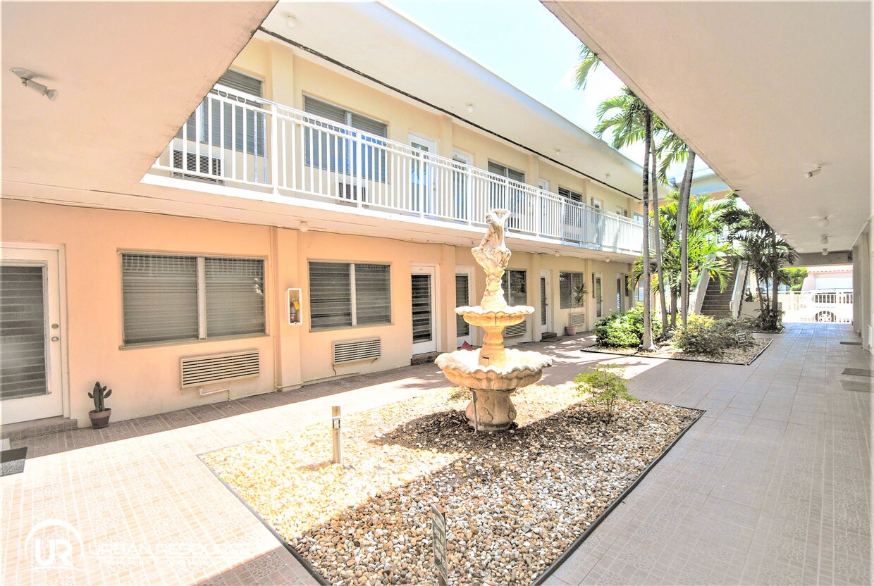 Foto del edificio - 7640 Carlyle Ave