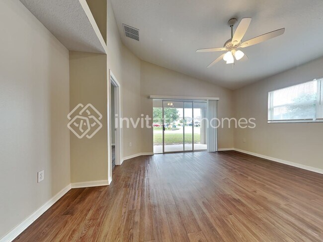 Foto del edificio - 2141 Rose Blvd