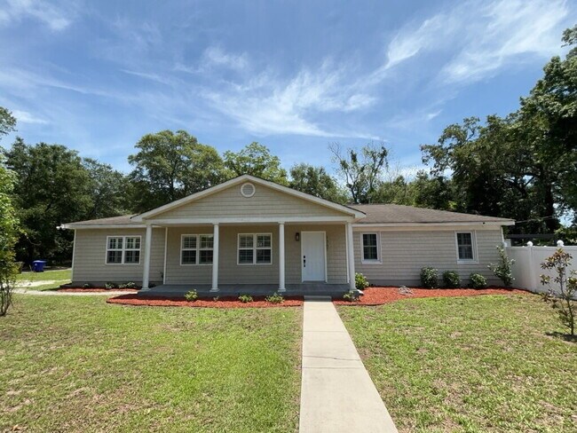Foto del edificio - 1367 Fort Johnson Rd