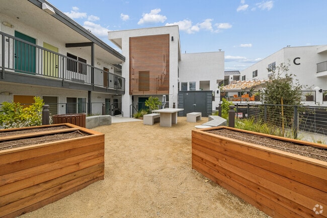 Building Photo - Mesa Vista Apartments