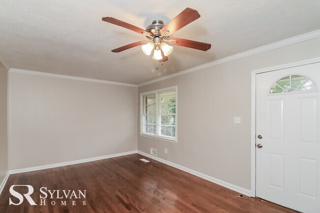 Building Photo - Great 3BR 2BA Brick Home