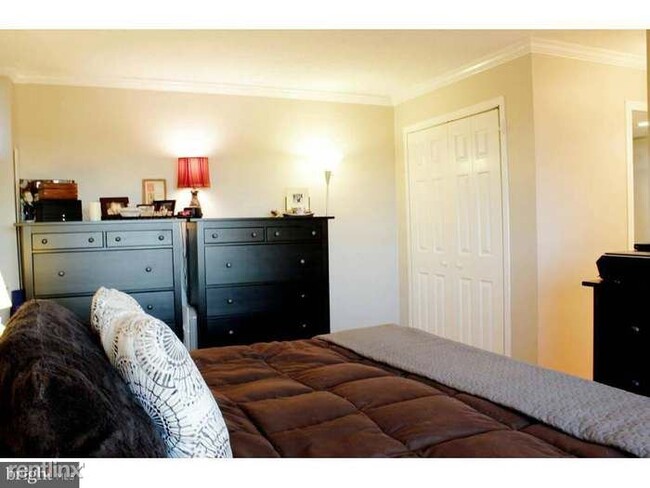 Building Photo - 3 br, 2 bath Condo - 2500 North Van Dorn S...