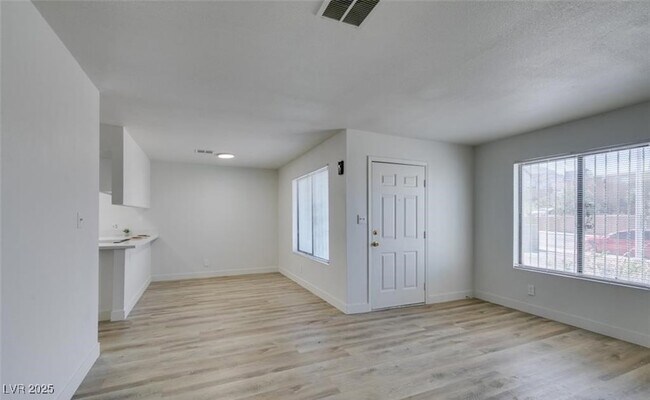 Foto del edificio - 6932 Kilgore Dr