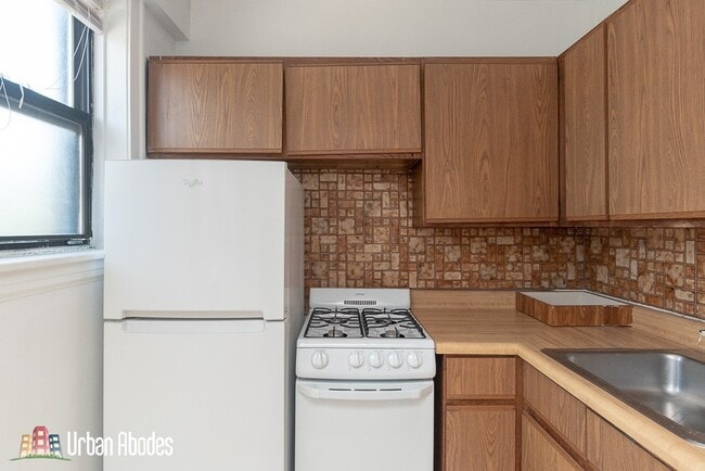 Foto del edificio - 727 W Belmont Ave