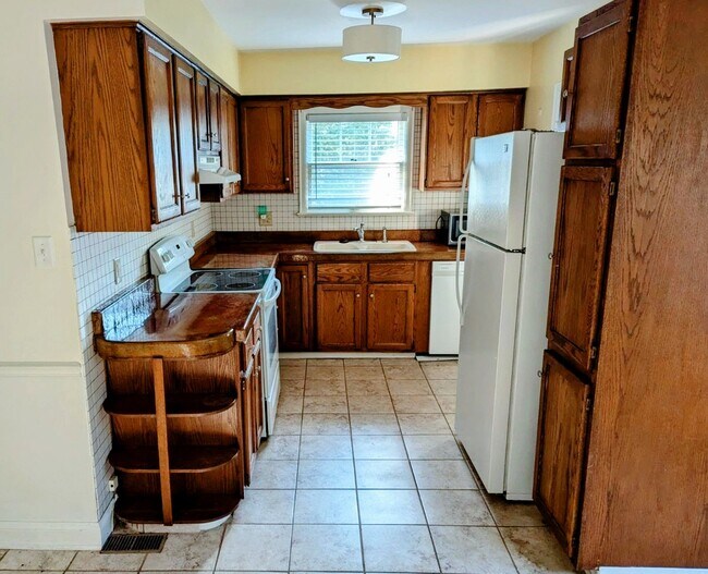 Kitchen - 3229 Renick St