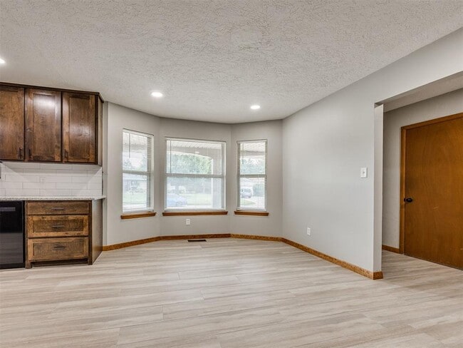 Building Photo - 412 Sundown Dr