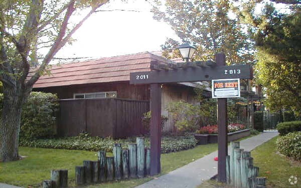 Foto del edificio - 2013 Sierra Rd