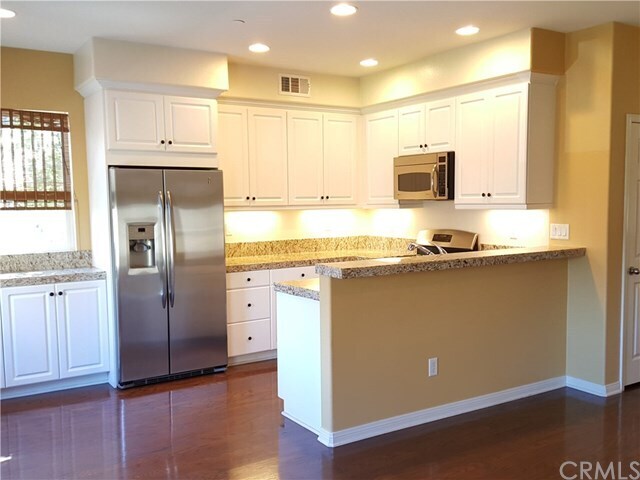 Building Photo - 355 W Linden Dr