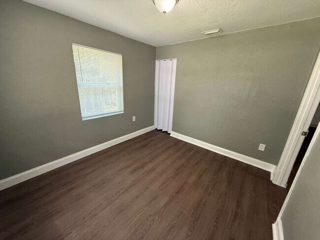 Foto del edificio - 8306 N 14th St