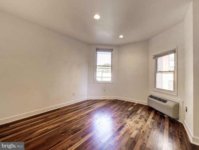 Building Photo - 1416 Chapin St NW