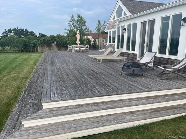 Building Photo - 40 Tuthill Point Rd