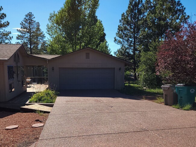 Building Photo - 17590 Rimrock Pl