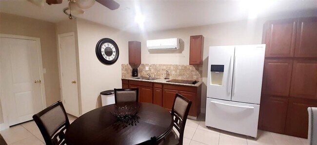 Building Photo - 7706 Friars Ct Ln