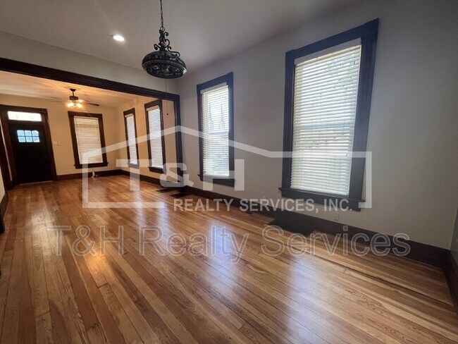 Building Photo - 1613 S Talbott St