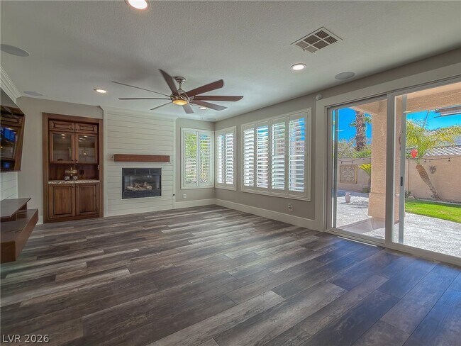Building Photo - 3025 Scenic Valley Way