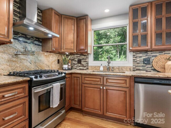 Foto del edificio - 9324 Rainbow Forest Dr