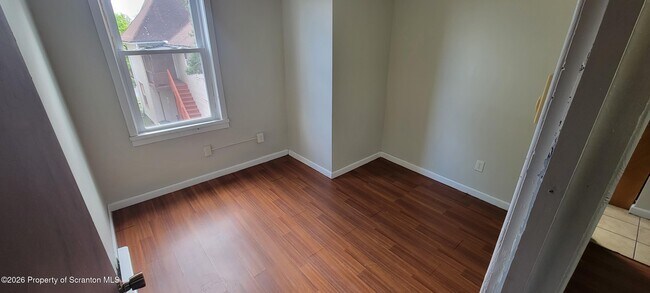Foto del edificio - 1409 Monsey Ave