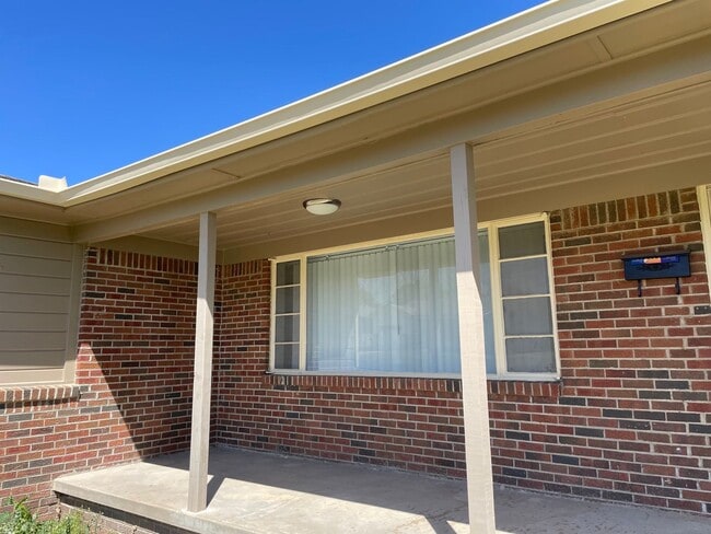 Foto del edificio - Darling Midtown Charmer! 3 bed 1 bath - NE...