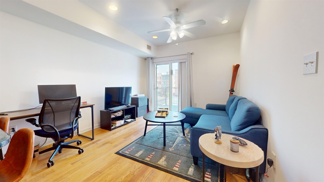 Primary Photo - 421 Jackson St