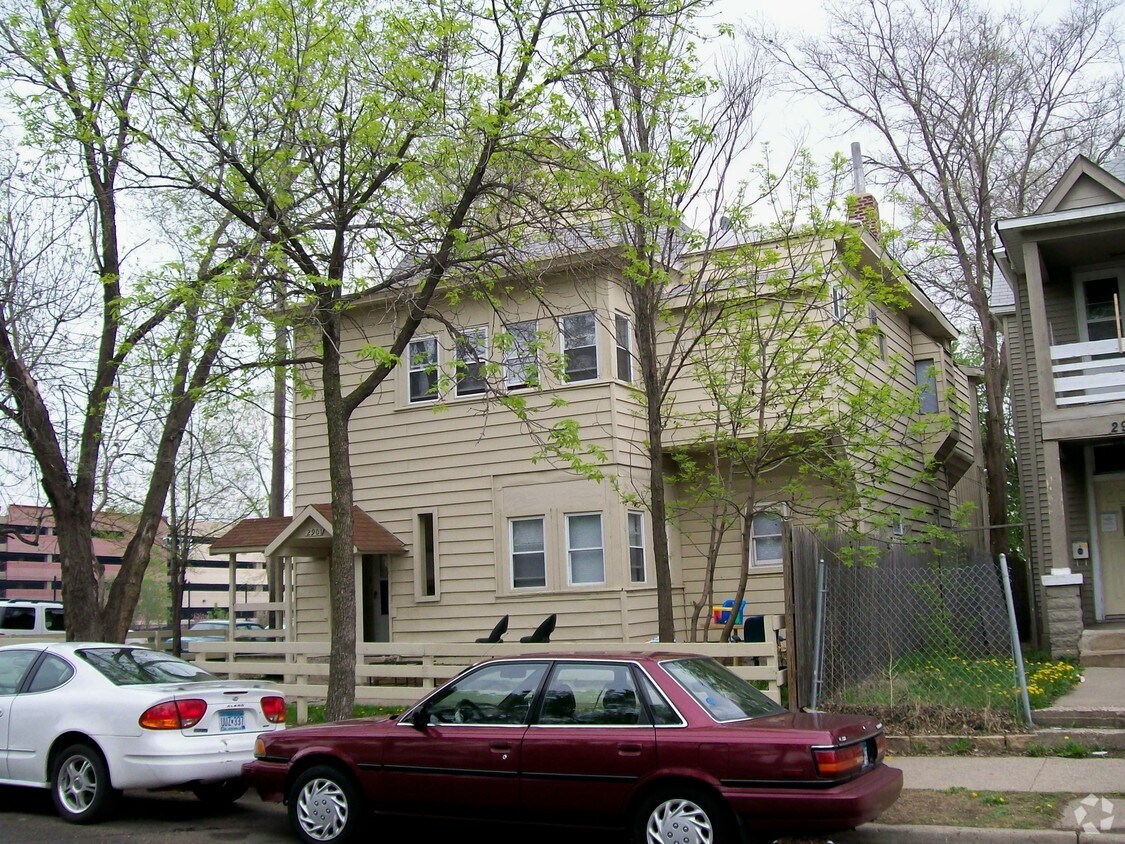 Building Photo - 2901 3rd Ave S