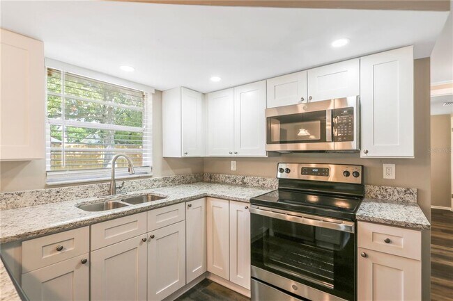 Building Photo - 9821 Wayside Ln