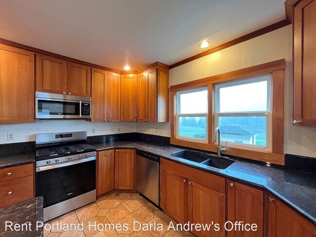Building Photo - 4 br, 3.5 bath House - 20458 Beavercreek Road