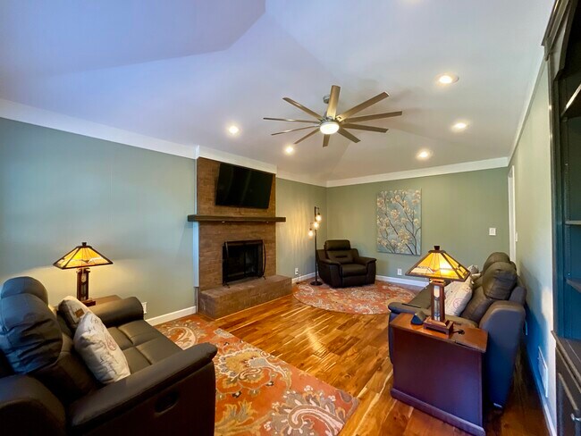 Foto del edificio - 442 Whiteheath Ln