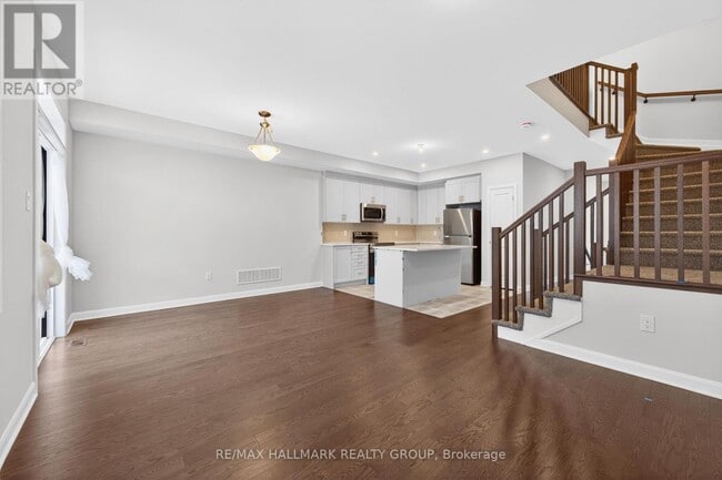 Photo du bâtiment - 887 Eileen Vollick Cres.