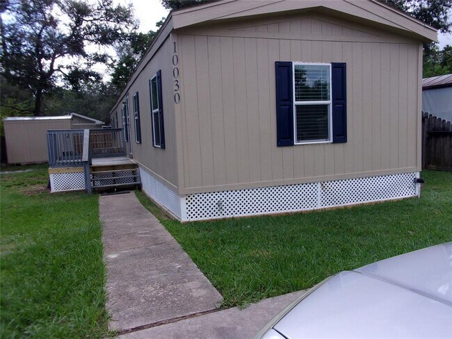 Building Photo - 10030 Cedar Landing Dr
