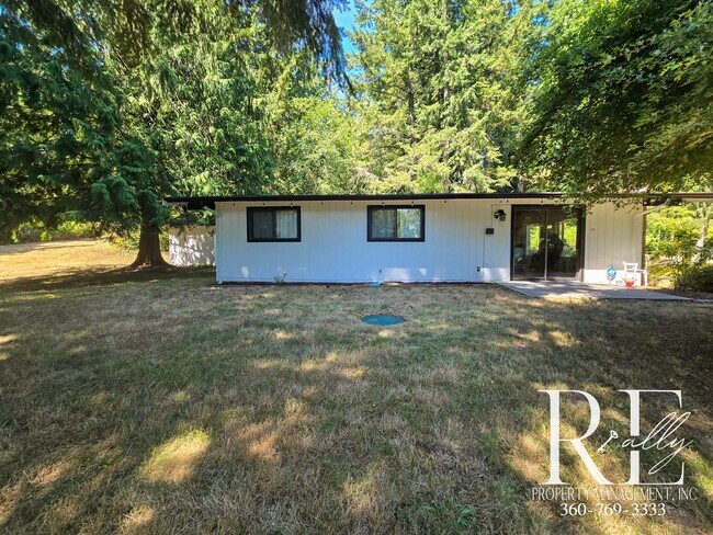 Foto del edificio - Spacious Port Orchard Home with Acreage, H...