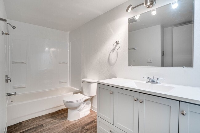 Building Photo - 3221210