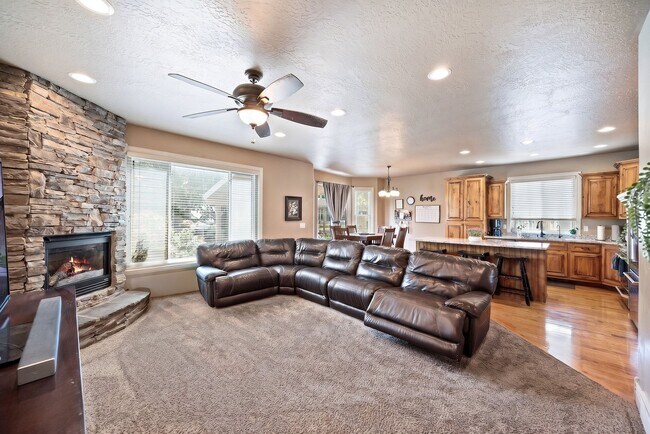Building Photo - 9176 N Pebble Creek Loop