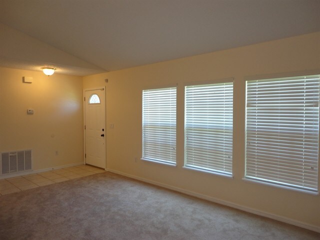 Foto del edificio - 2561 Greywall Avenue