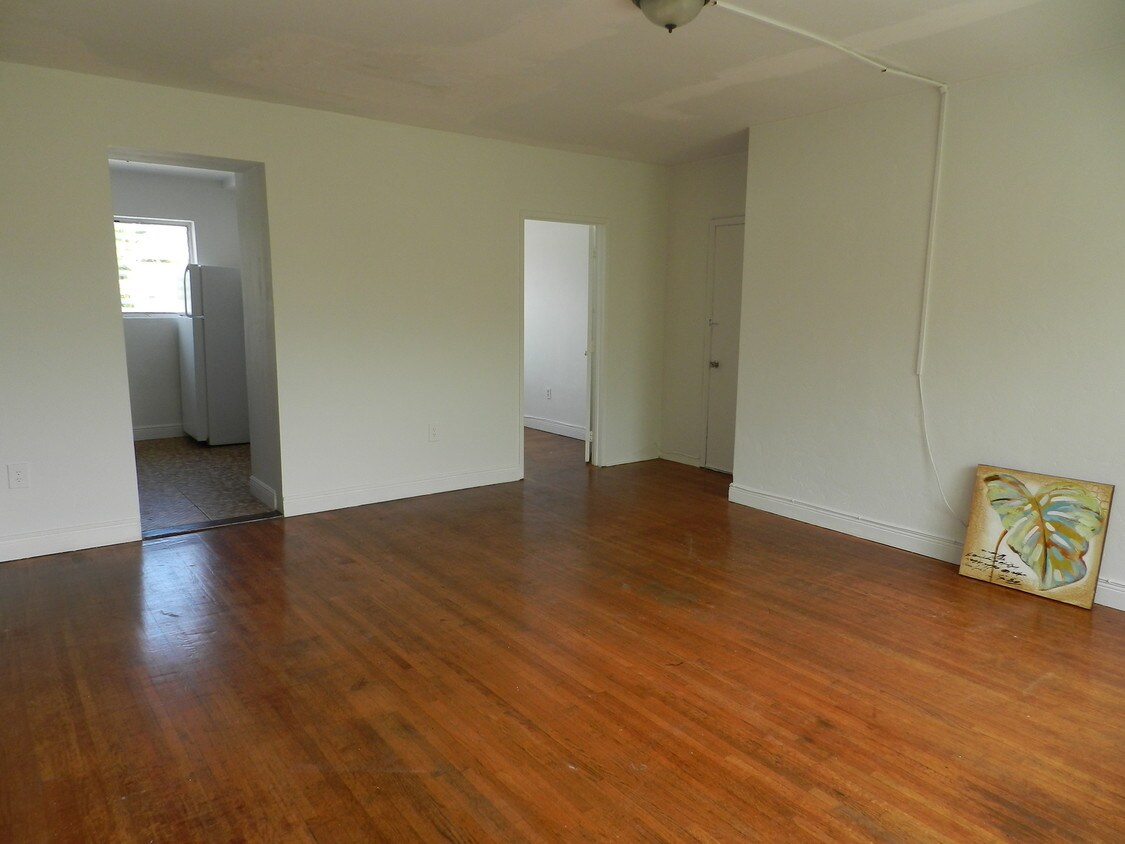 Wood floor, bright living area - 824 82nd St