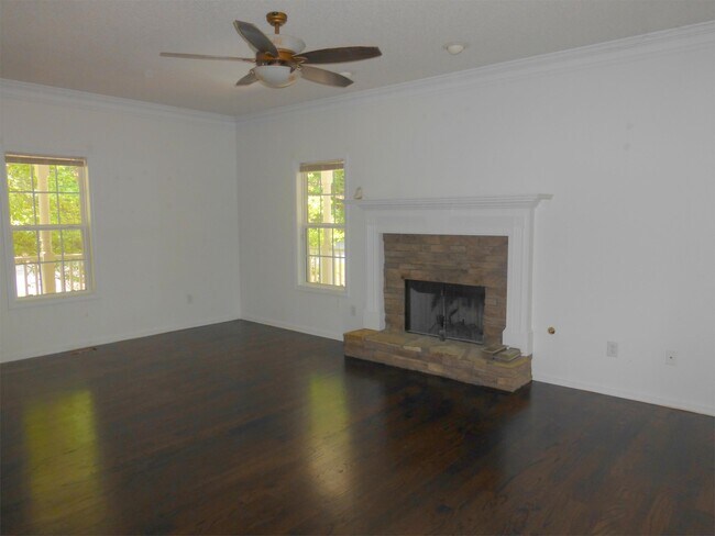 Building Photo - 181 White Antelope St