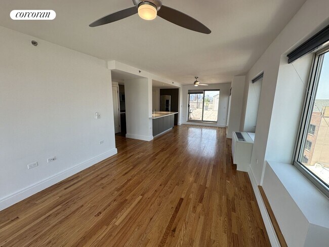 Building Photo - 885 Grand St