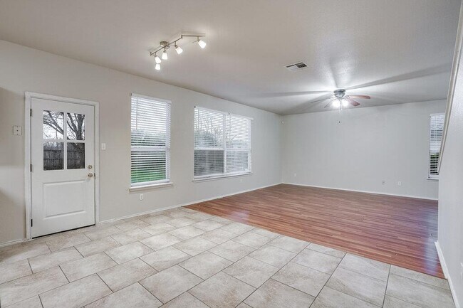 Building Photo - 201 Creek Ledge Dr