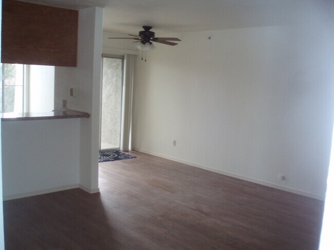 Foto del edificio - 7504 Parkway Dr
