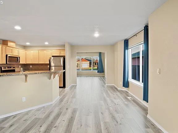 Foto del edificio - "Charming 3-Bed Oasis in Monmouth with Cozy Fireplace & Stylish Furnishings!"