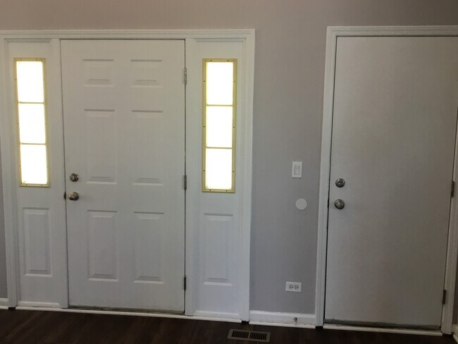 Building Photo - 211 S Tanglewood Court