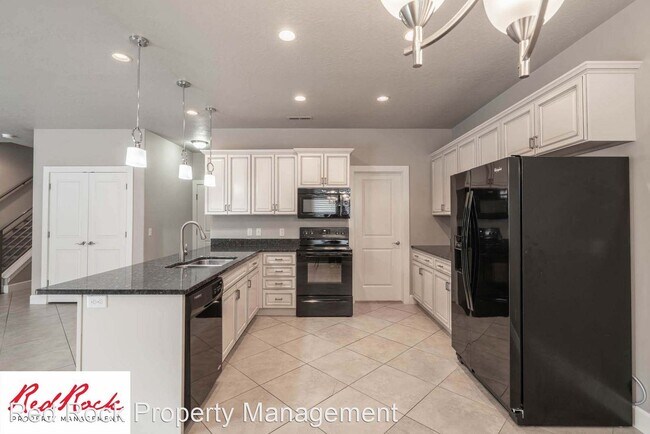 Building Photo - 4 br, 2.5 bath House - 85 S Clinton Circle