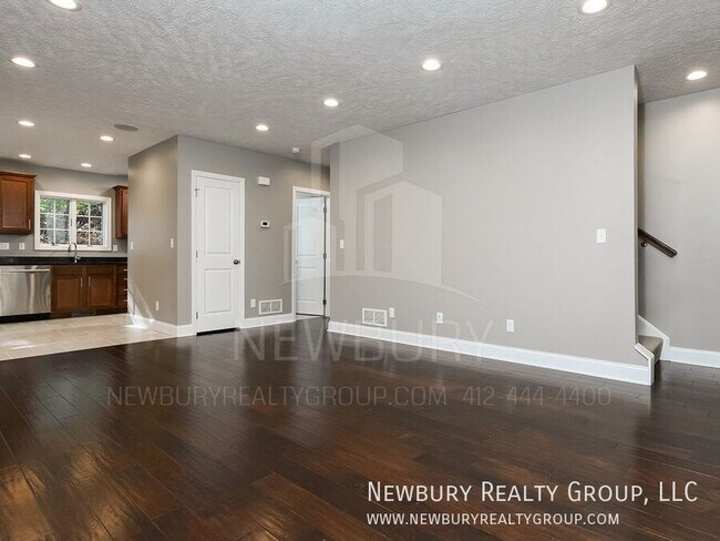 Foto del edificio - 155 Banksville Pl