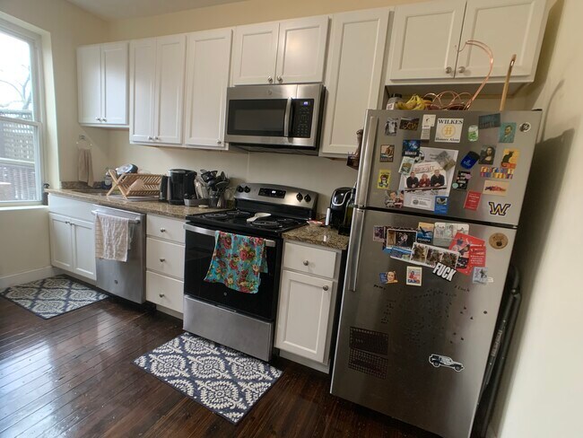 Building Photo - 92 University Rd