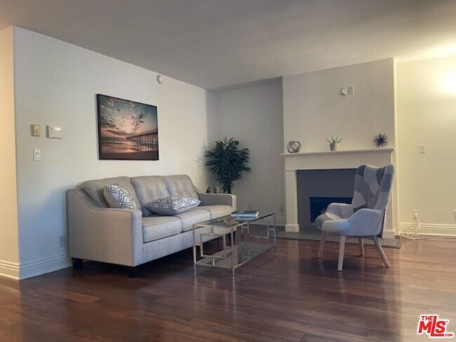 Foto del edificio - 1320 Princeton St