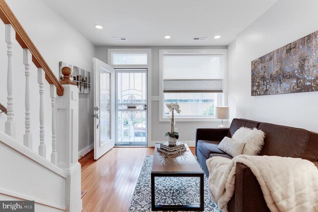 Foto del edificio - 625 Gresham Pl NW