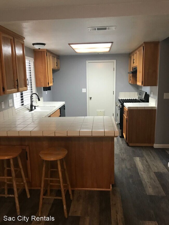 Building Photo - 3 br, 2.5 bath House - 6693 Koster Way